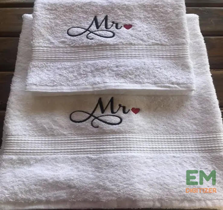 Serviettes brodées avec monogrammes