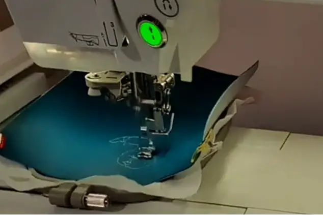 Start-stitching-on-vinyl